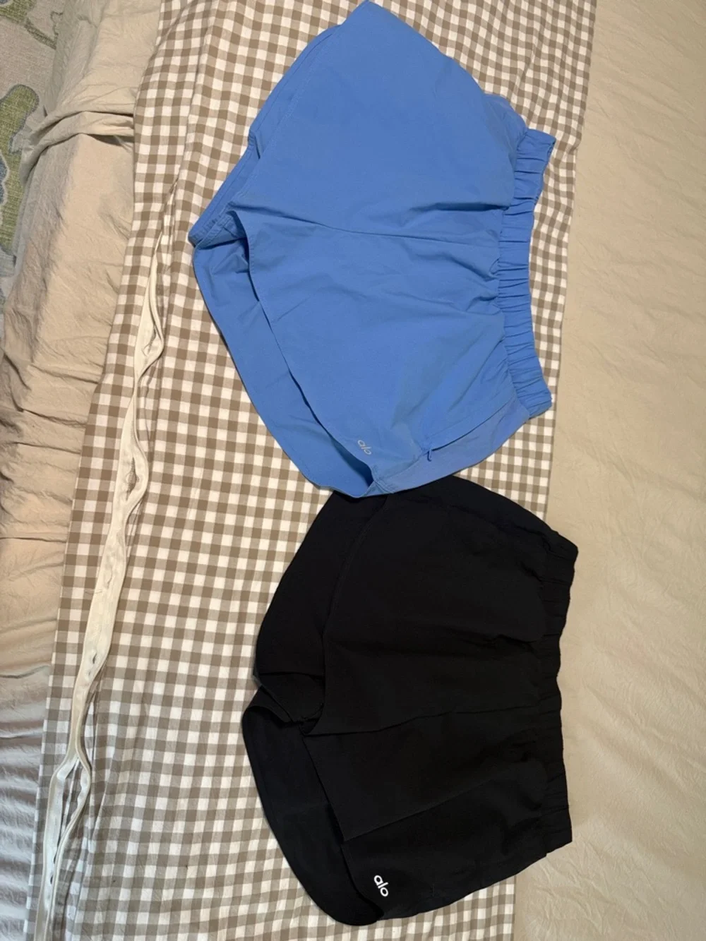 ALO Yoga Tempo Athletic Shorts – Sky Blue and Black